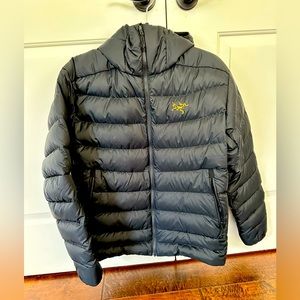 Arc’Teryx Men’s Medium -Thorium AR Hoody